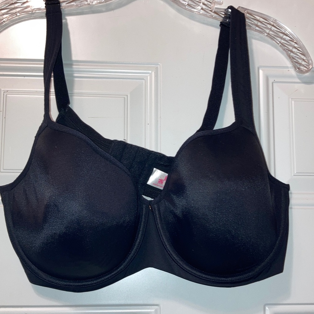 Essential Bodywear Black Underwire and Bra 38E